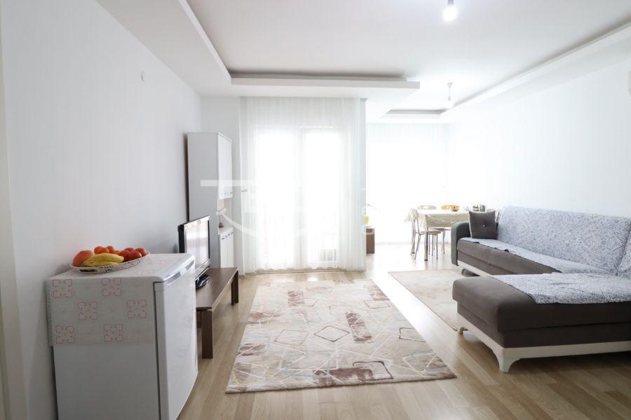 HURMA'DA HAVUZLU SİTE İÇİ GENİŞ YABANCI SATIŞA UYGUN SATILIK 1+1