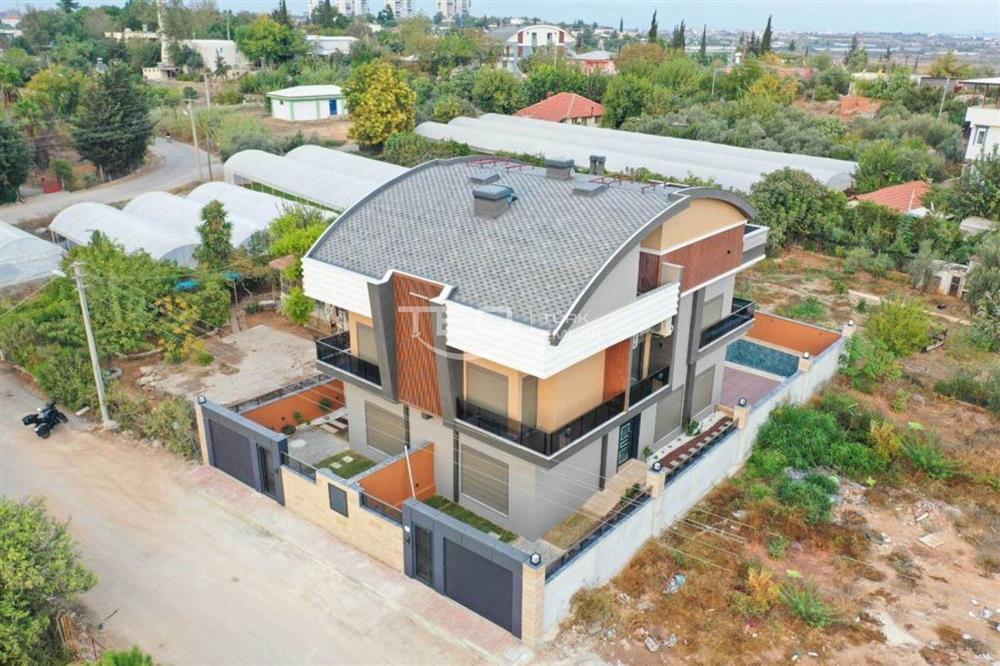 ERMENEK MAHALLESİ 4+1 TRİPLEX SATILIK VİLLA