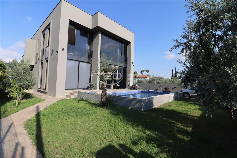 ANTALYA DÖŞEMEALTI YEŞİLBAYIRDA LÜKS SATILIK VİLLA